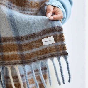 Wilfred Free Aritzia Ganna Wool Scarf Cozy
Fringe Plaid